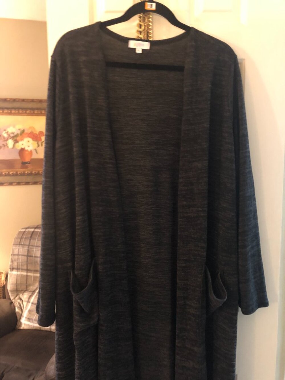 118 XL SARAH LULAROE CHARCOAL WITH POCKETS AND LONG SLEEVES